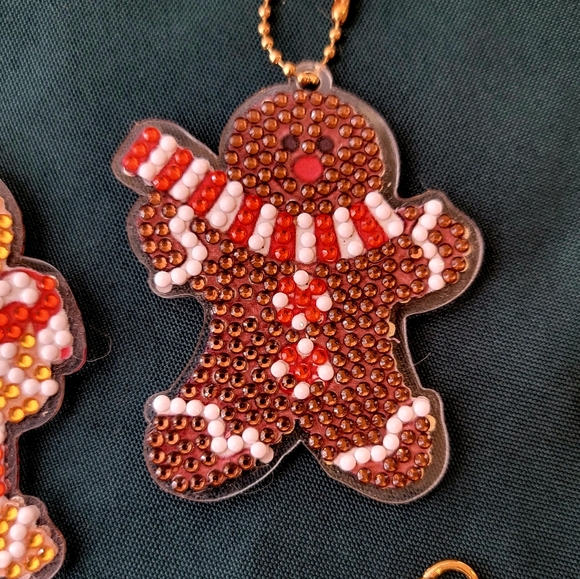 Scarf Gingerbread Man Candy - Picture 1 of 1